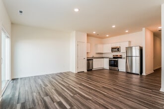 107 N Chubb Rdg in Clayton, NC - Foto de edificio - Building Photo