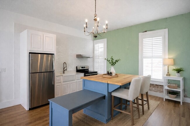 property at 211 W Milam St