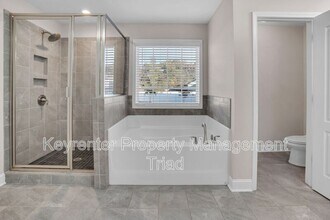 5470 Noble View Dr in High Point, NC - Building Photo - Building Photo