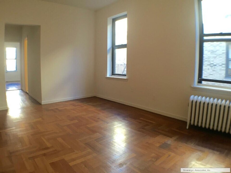 590 Fort Washington Ave in New York, NY - Building Photo