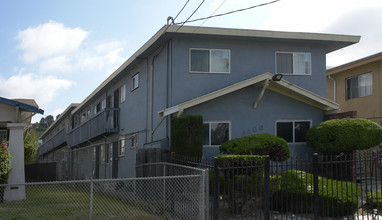 9200 Hillside St in Oakland, CA - Foto de edificio - Building Photo