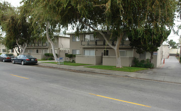 Weddell Arms Apartments in Sunnyvale, CA - Foto de edificio - Building Photo