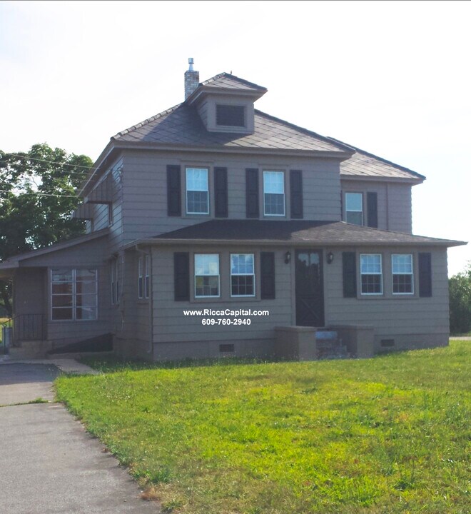 685 Egg Harbor Rd in Hammonton, NJ - Foto de edificio