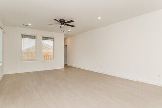 15554 Crescent Pne in San Antonio, TX - Foto de edificio - Building Photo