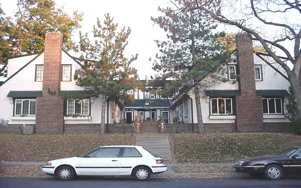 4237 Cedar Ave S in Minneapolis, MN - Foto de edificio - Building Photo