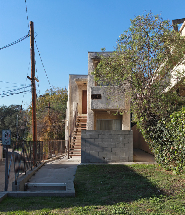 225 Justin Ave in Glendale, CA - Foto de edificio - Building Photo