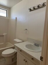 1828 E Avenue J9, Unit Unit 2 in Lancaster, CA - Foto de edificio - Building Photo