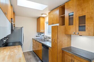 8715 N Washburne Ave in Portland, OR - Building Photo - Building Photo