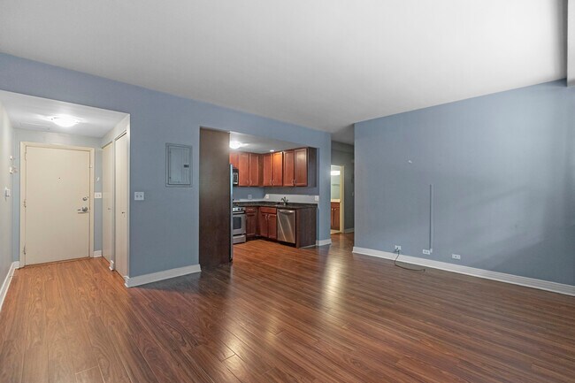 2300 N Commonwealth Ave, Unit 1A in Chicago, IL - Building Photo - Building Photo