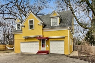 1327 Church St in Evanston, IL - Building Photo