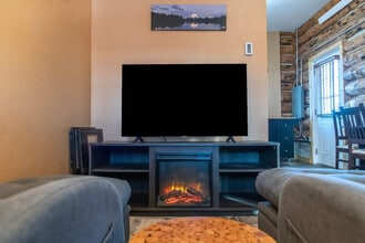 90 W Dogwood St in Victor, ID - Building Photo - Building Photo