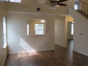 1500 Molson Lake Dr in Leander, TX - Foto de edificio - Building Photo