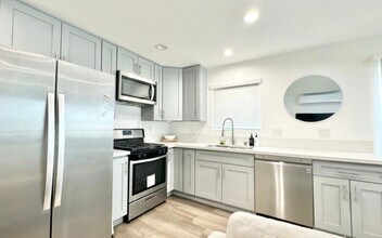 1875 W 20th St in Los Angeles, CA - Building Photo - Building Photo