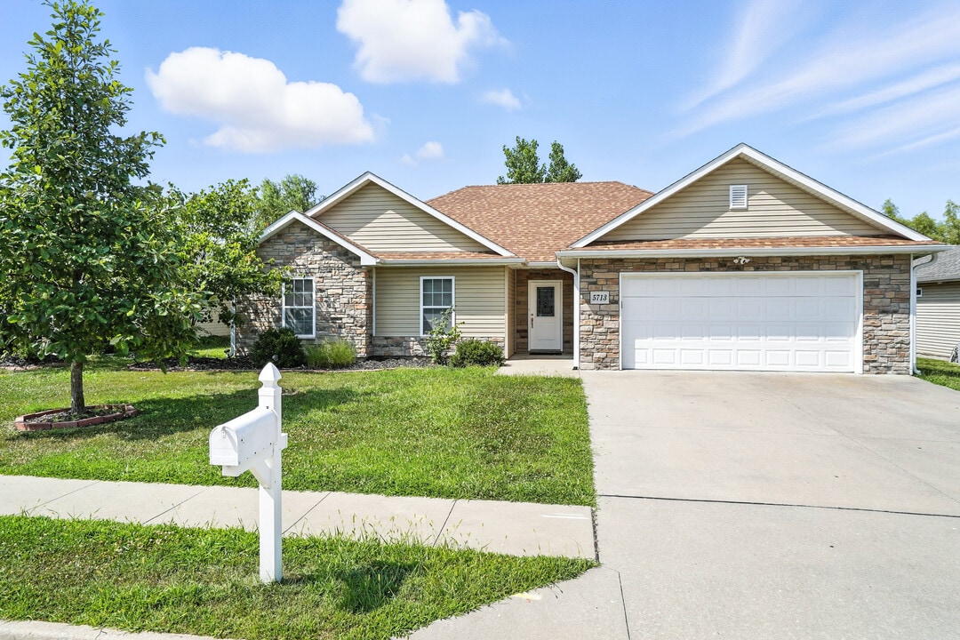 5713 Camden Cir in Columbia, MO - Building Photo