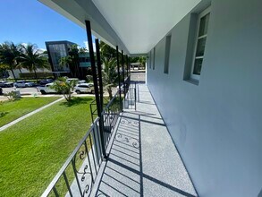 115 Lucerne Ave in Lake Worth Beach, FL - Foto de edificio - Building Photo