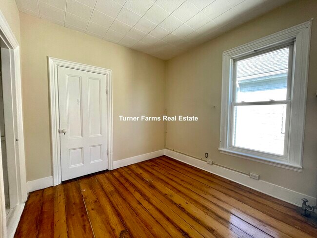 11 Clarendon Ave, Unit 2 in Somerville, MA - Building Photo - Building Photo