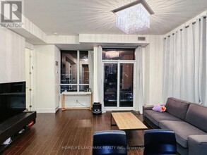 21-1721 Balmuto St in Toronto, ON - Building Photo - Building Photo