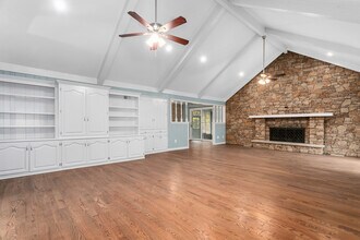 4612 NW Bramble Trail in Lee's Summit, MO - Building Photo - Building Photo