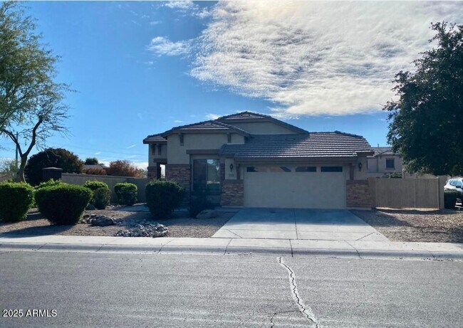 property at 3323 E Roadrunner Dr