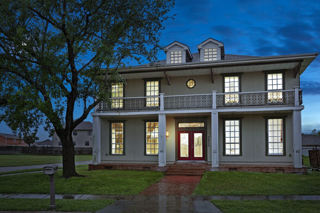 3820 Evangeline Ave in Chalmette, LA - Building Photo