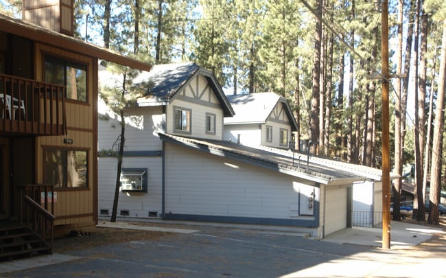 765 Summit Blvd in Big Bear City, CA - Building Photo - Building Photo