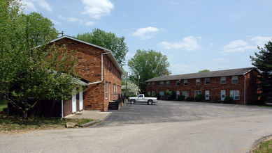 The Oaks Townhouses in Hurricane, WV - Building Photo - Building Photo