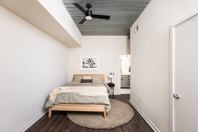 620 Glen Iris Dr NE, Unit 217 in Atlanta, GA - Building Photo - Building Photo