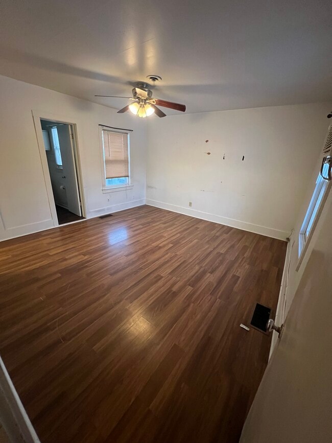 721 Grant St, Unit #4 in Holdrege, NE - Building Photo - Building Photo