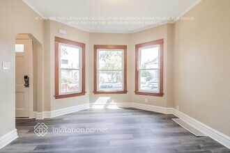 5647 W Berenice Ave, Unit 1402 in Chicago, IL - Foto de edificio - Building Photo