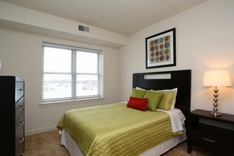 301 Riverwalk Place in Buffalo Grove, IL - Foto de edificio - Building Photo