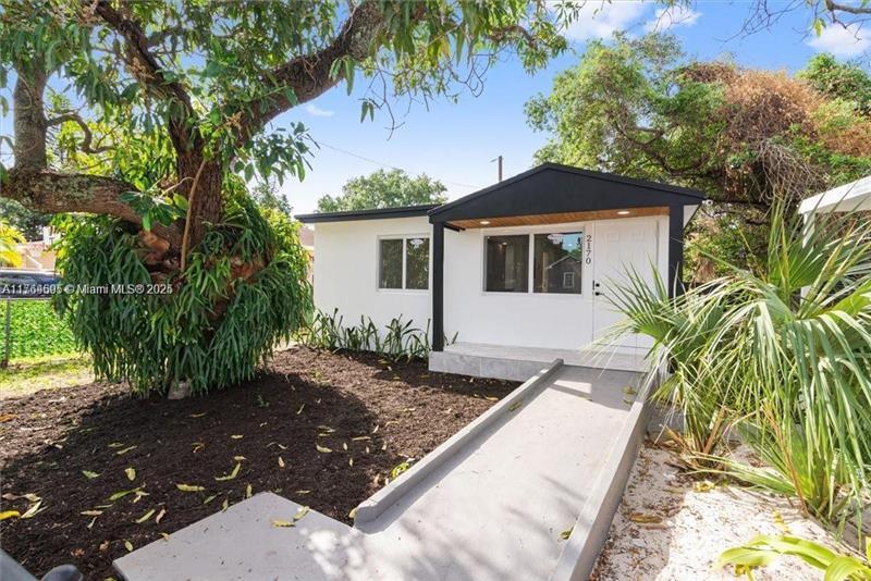 2170 NW 84th St in Miami, FL - Building Photo