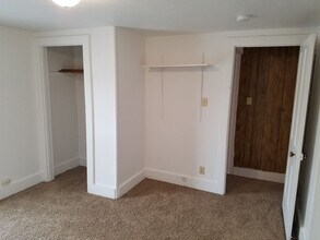 1221 Tremont St in Cedar Falls, IA - Building Photo - Building Photo