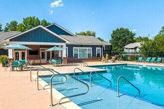 Barrington Park Townhomes in Lenexa, KS - Foto de edificio - Building Photo