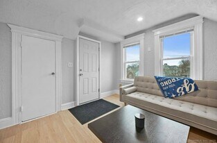 115 Harborview Ave in Bridgeport, CT - Building Photo