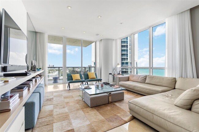 100 S Pointe Dr, Unit 100 S Pointe Dr # 1810 in Miami Beach, FL - Building Photo - Building Photo