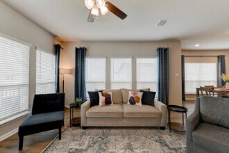 2438 Lucy Axel Ln in Round Rock, TX - Building Photo - Building Photo