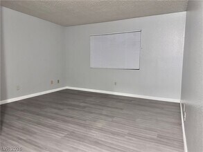 8413 Dunphy Ct in Las Vegas, NV - Building Photo - Building Photo