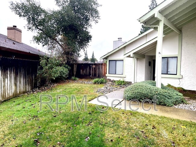 11206 Powder River Ct in Rancho Cordova, CA - Building Photo - Building Photo