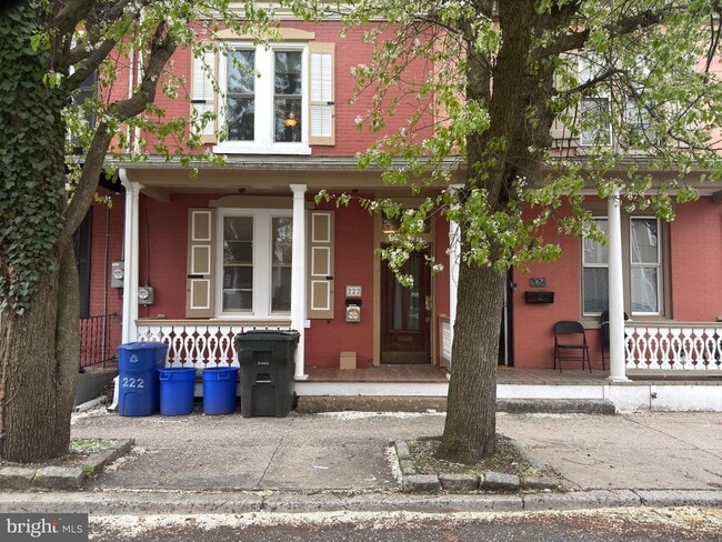 property at 222 W Union St