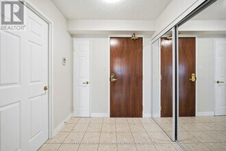 156 Enfield Pl in Mississauga, ON - Building Photo - Building Photo