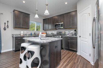 1392 Soaring Way in Maineville, OH - Building Photo - Building Photo