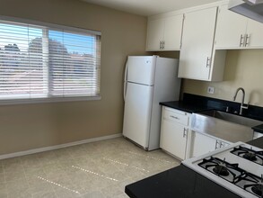 304 Bungalow Dr, Unit D in El Segundo, CA - Building Photo - Building Photo