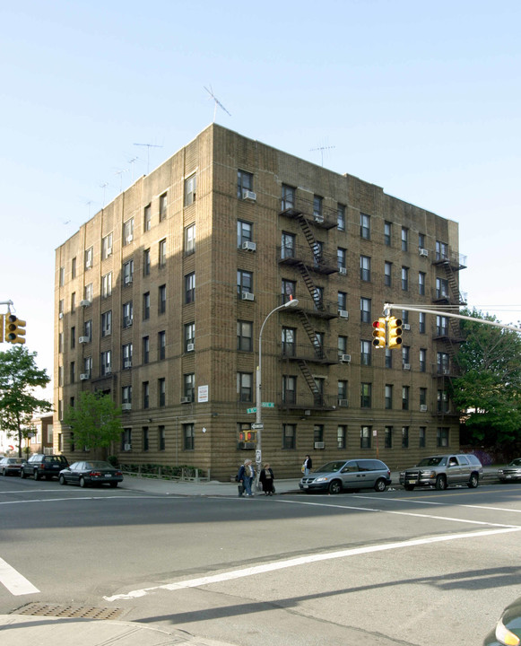 1085-1095 E 15th St in Brooklyn, NY - Building Photo