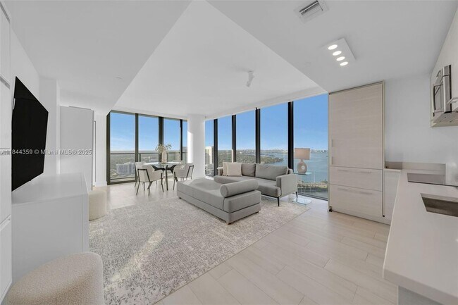 650 NE 32nd St, Unit 3708 in Miami, FL - Building Photo - Building Photo