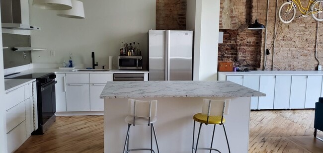 property at 87 Peachtree St SW