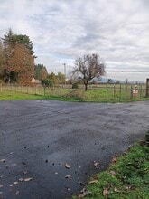 2001 Greenwood Rd S in Independence, OR - Building Photo - Building Photo