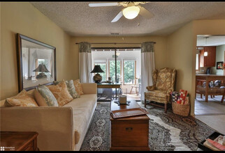 991 Village Round, Unit E in Allentown, PA - Building Photo - Building Photo