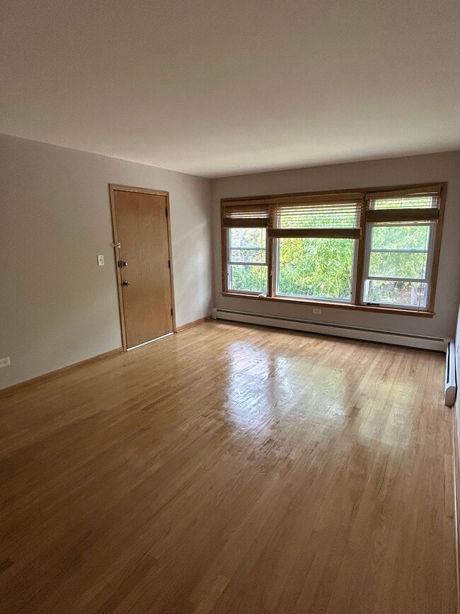 5714 N Lowell Ave, Unit 2 in Chicago, IL - Building Photo - Building Photo