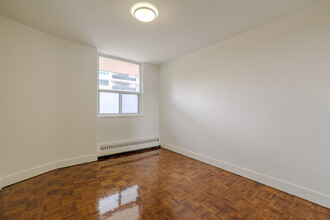 Cedarwood Suites in Toronto, ON - Building Photo - Interior Photo