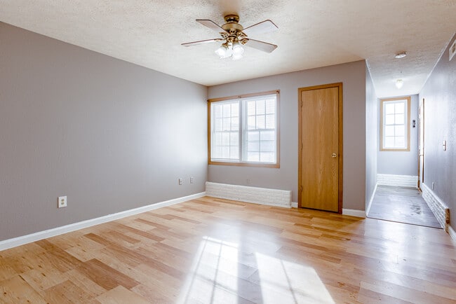 Salt Creek Townhomes in Lincoln, NE - Building Photo - Building Photo